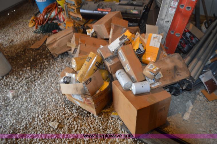 image for item K5278 Assorted air and oil filters