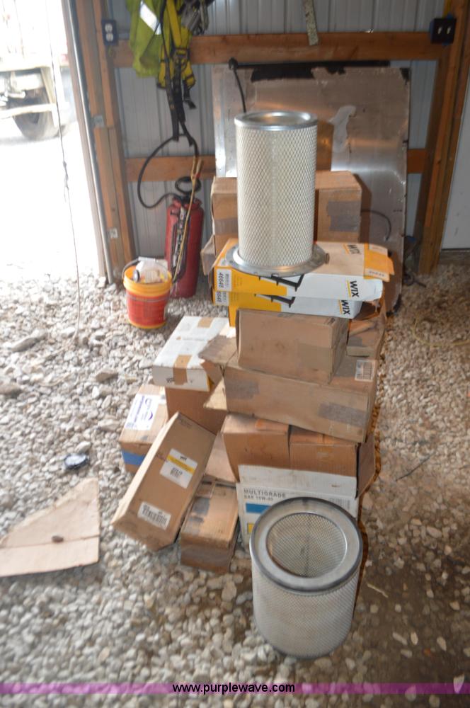 image for item K5278 Assorted air and oil filters