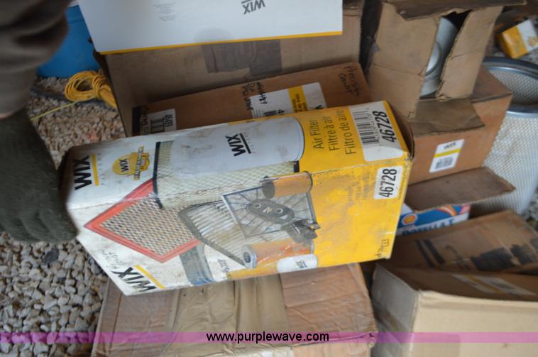 image for item K5278 Assorted air and oil filters