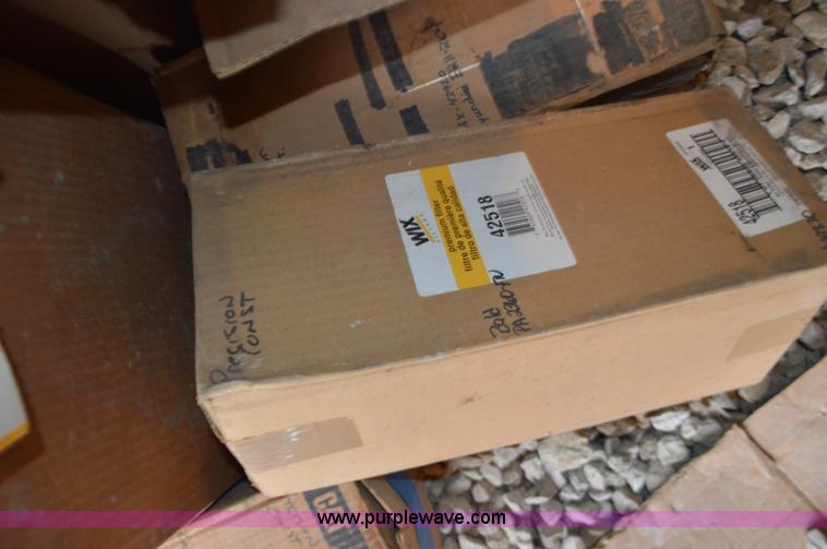 image for item K5278 Assorted air and oil filters