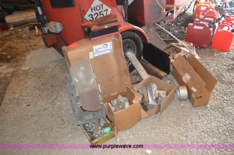 image for item K5284 Assorted items