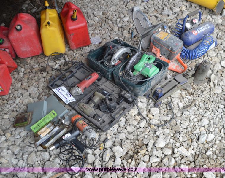 image for item K5286 Assorted tools