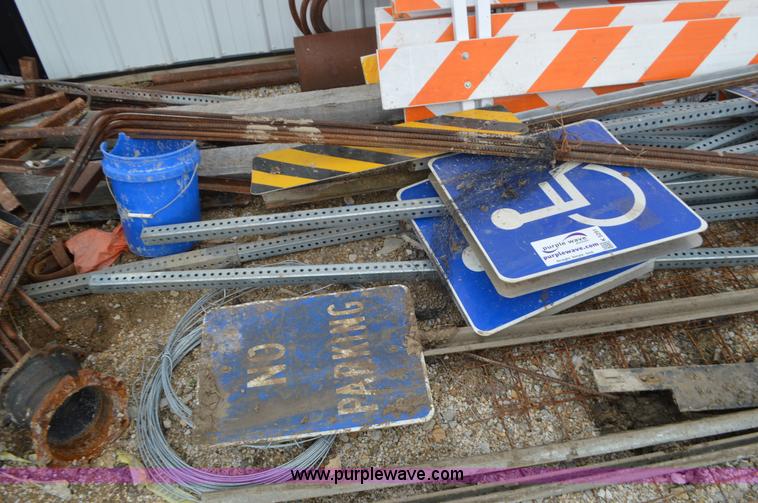 image for item K5291 Assorted safety signs and barricades