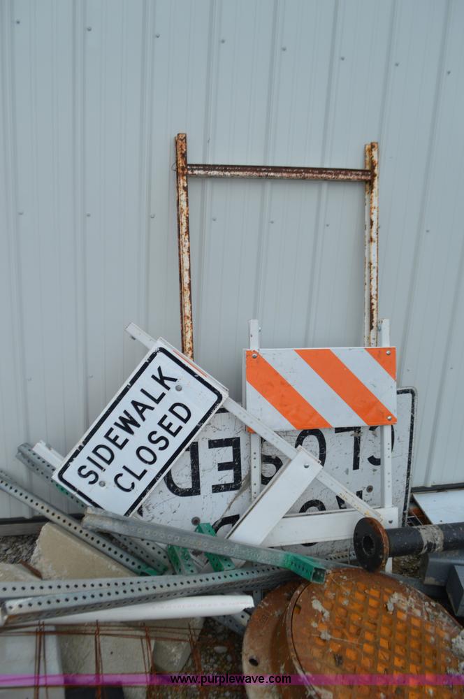 image for item K5291 Assorted safety signs and barricades