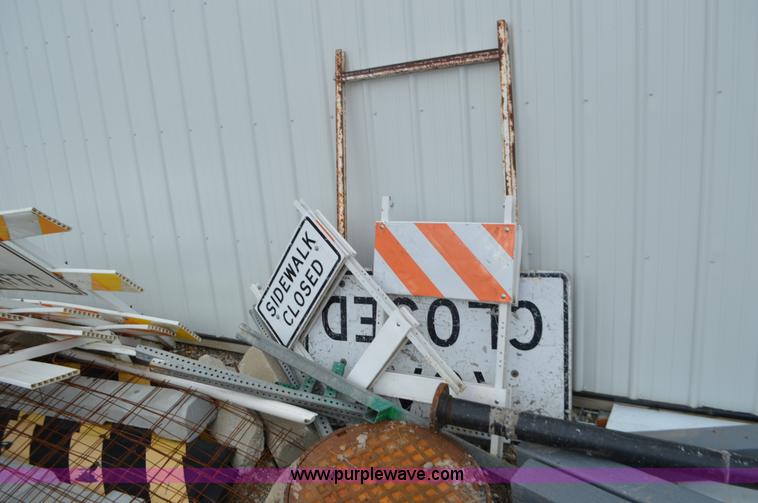 image for item K5291 Assorted safety signs and barricades