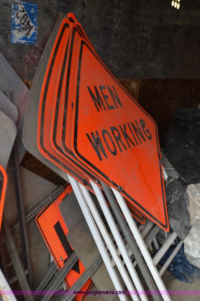 image for item K5291 Assorted safety signs and barricades