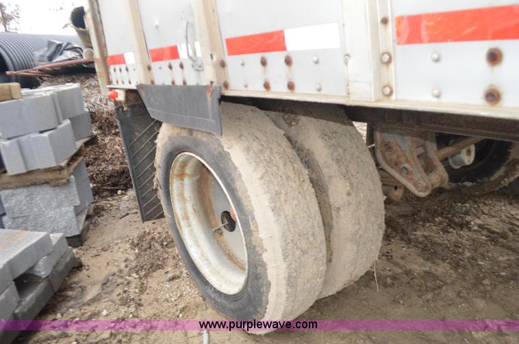 image for item K5294 1994 Pines dry van trailer