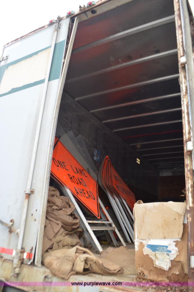 image for item K5295 1986 Pines dry van trailer