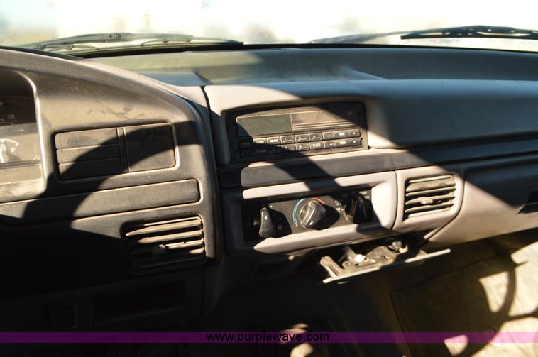 image for item K5298 1997 Ford F350 pickup truck