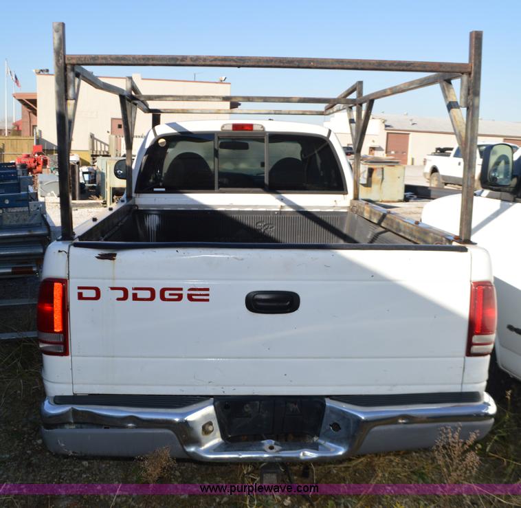 image for item K5300 1998 Dodge Dakota Club Cab pickup truck