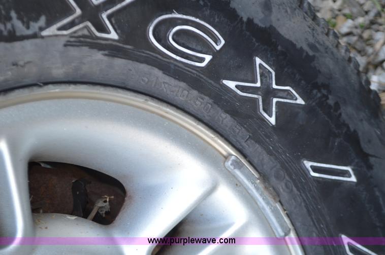 image for item K5300 1998 Dodge Dakota Club Cab pickup truck