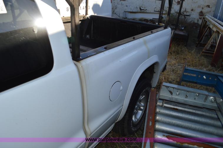 image for item K5300 1998 Dodge Dakota Club Cab pickup truck