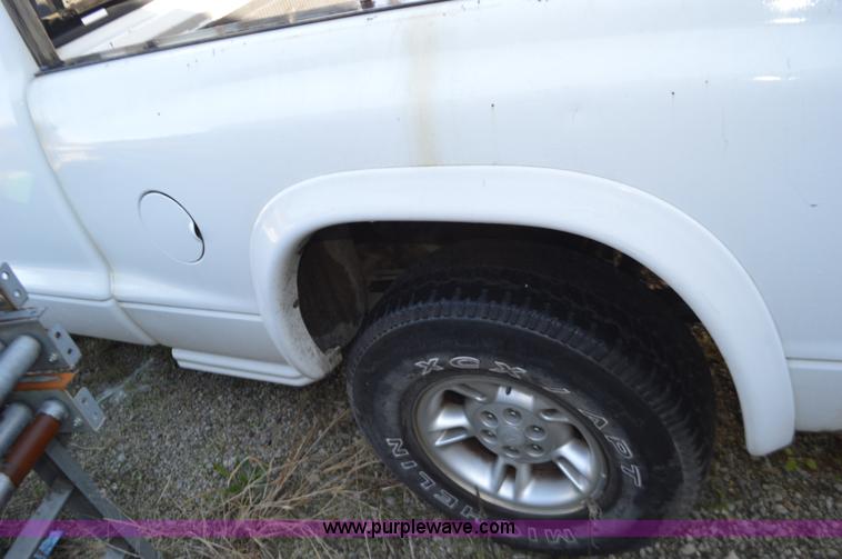 image for item K5300 1998 Dodge Dakota Club Cab pickup truck