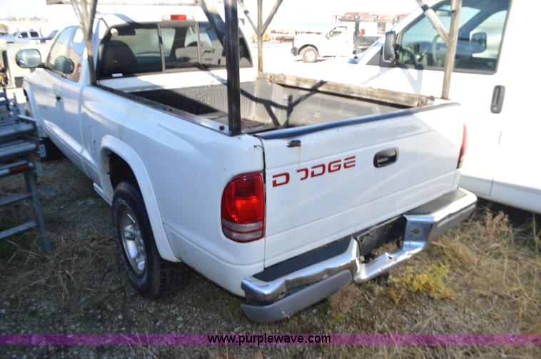image for item K5300 1998 Dodge Dakota Club Cab pickup truck