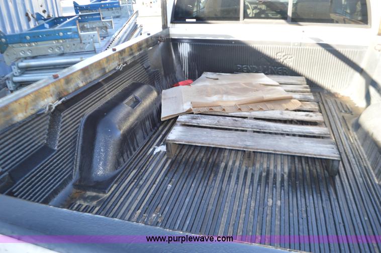 image for item K5300 1998 Dodge Dakota Club Cab pickup truck