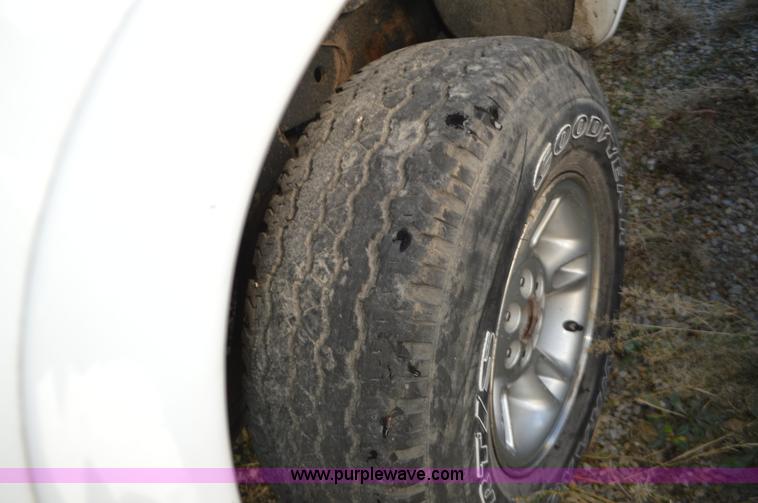 image for item K5300 1998 Dodge Dakota Club Cab pickup truck