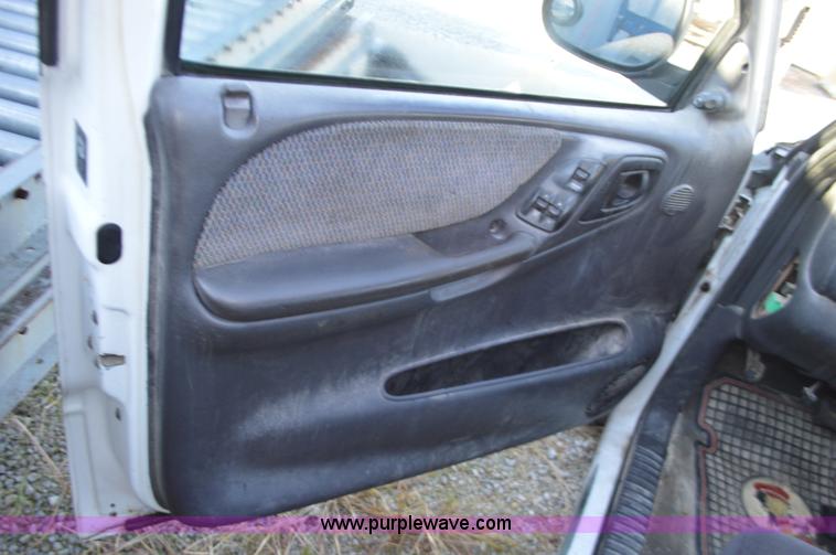 image for item K5300 1998 Dodge Dakota Club Cab pickup truck