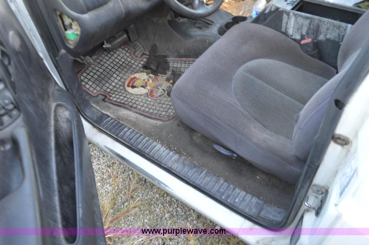 image for item K5300 1998 Dodge Dakota Club Cab pickup truck