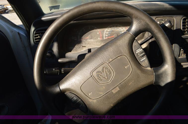 image for item K5300 1998 Dodge Dakota Club Cab pickup truck