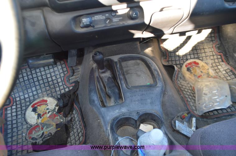 image for item K5300 1998 Dodge Dakota Club Cab pickup truck