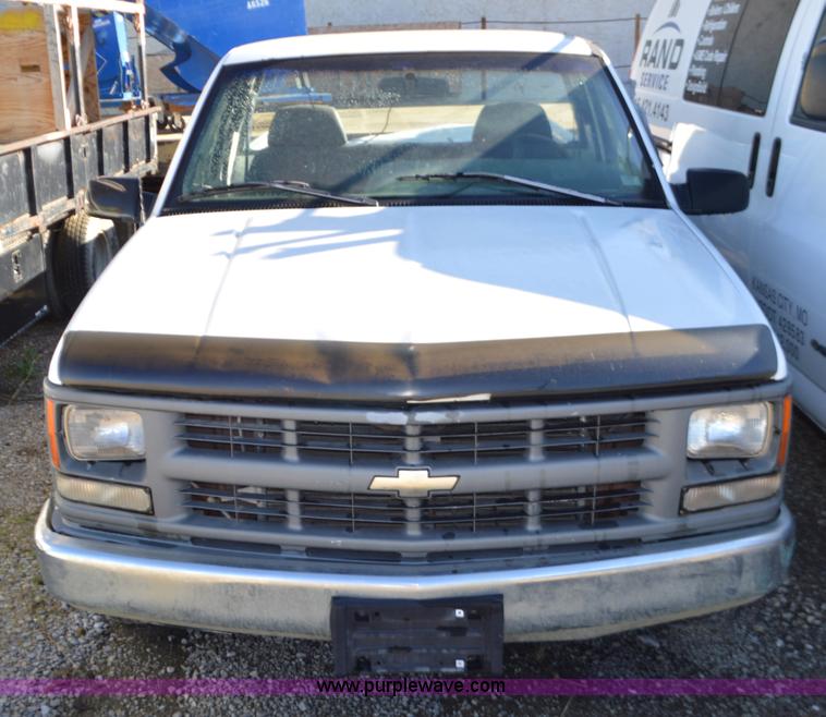 image for item K5302 1996 Chevrolet 1500 pickup truck