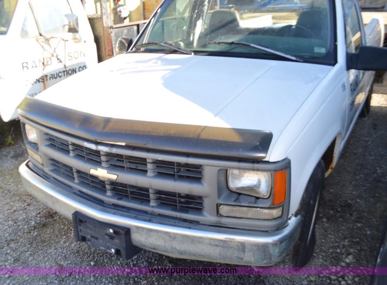 image for item K5302 1996 Chevrolet 1500 pickup truck