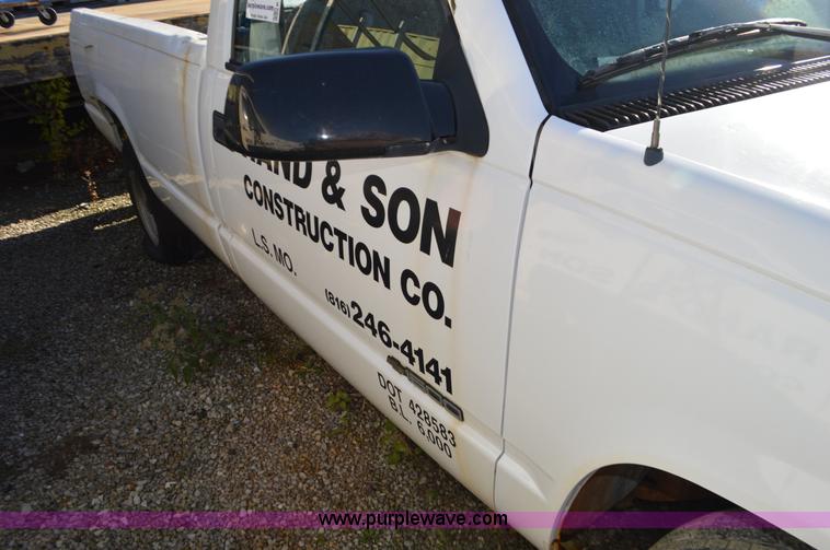 image for item K5302 1996 Chevrolet 1500 pickup truck