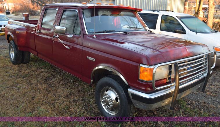 image for item L1018 1989 Ford F350 Crew Cab pickup truck