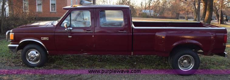 image for item L1018 1989 Ford F350 Crew Cab pickup truck