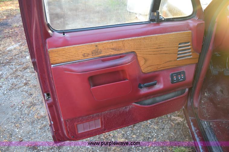 image for item L1018 1989 Ford F350 Crew Cab pickup truck