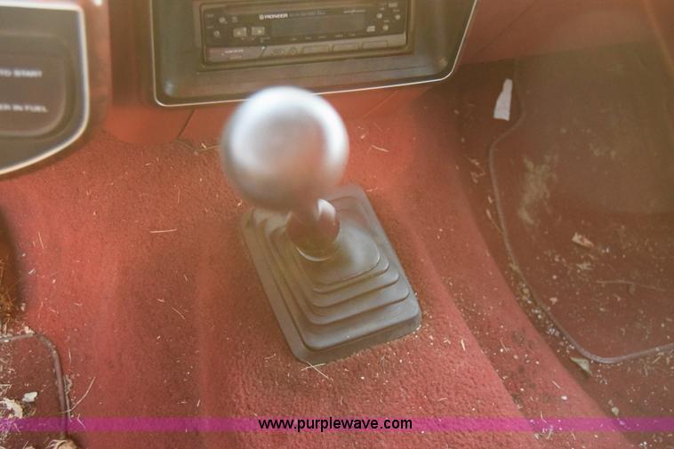 image for item L1018 1989 Ford F350 Crew Cab pickup truck