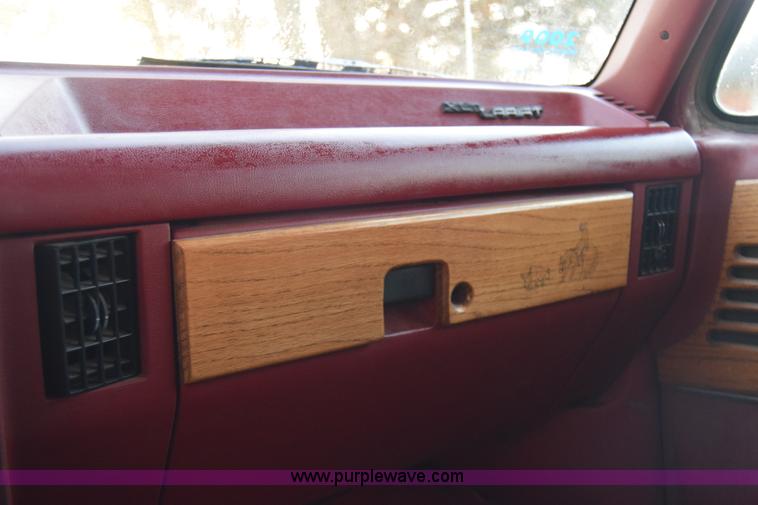 image for item L1018 1989 Ford F350 Crew Cab pickup truck