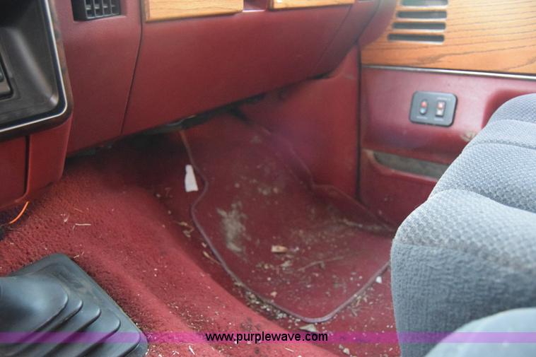 image for item L1018 1989 Ford F350 Crew Cab pickup truck