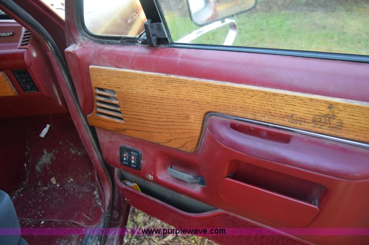 image for item L1018 1989 Ford F350 Crew Cab pickup truck