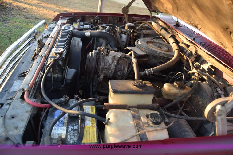 image for item L1018 1989 Ford F350 Crew Cab pickup truck