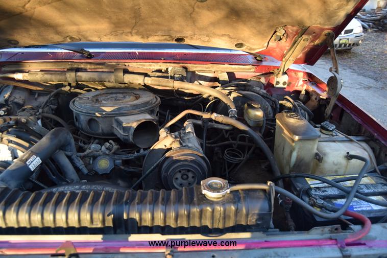 image for item L1018 1989 Ford F350 Crew Cab pickup truck