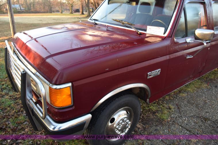 image for item L1018 1989 Ford F350 Crew Cab pickup truck
