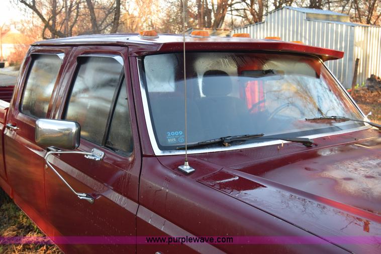 image for item L1018 1989 Ford F350 Crew Cab pickup truck