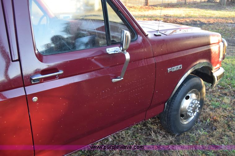 image for item L1018 1989 Ford F350 Crew Cab pickup truck