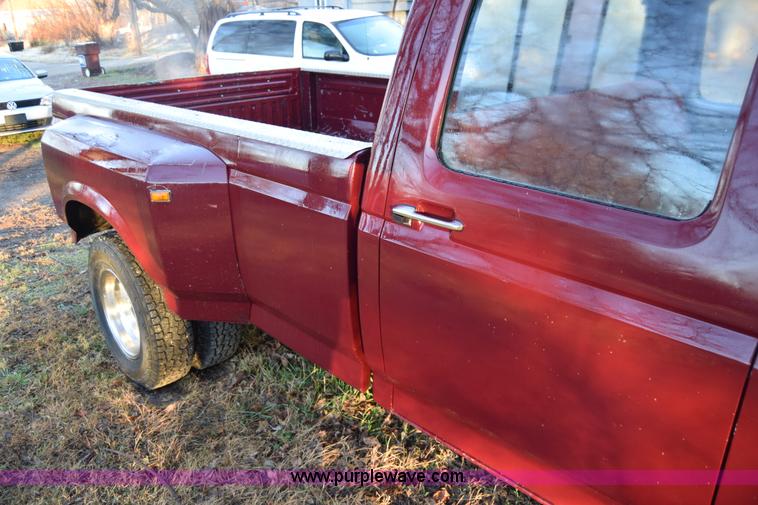 image for item L1018 1989 Ford F350 Crew Cab pickup truck