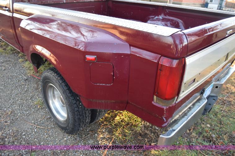 image for item L1018 1989 Ford F350 Crew Cab pickup truck