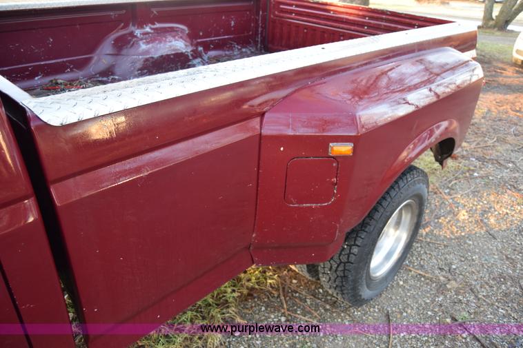 image for item L1018 1989 Ford F350 Crew Cab pickup truck