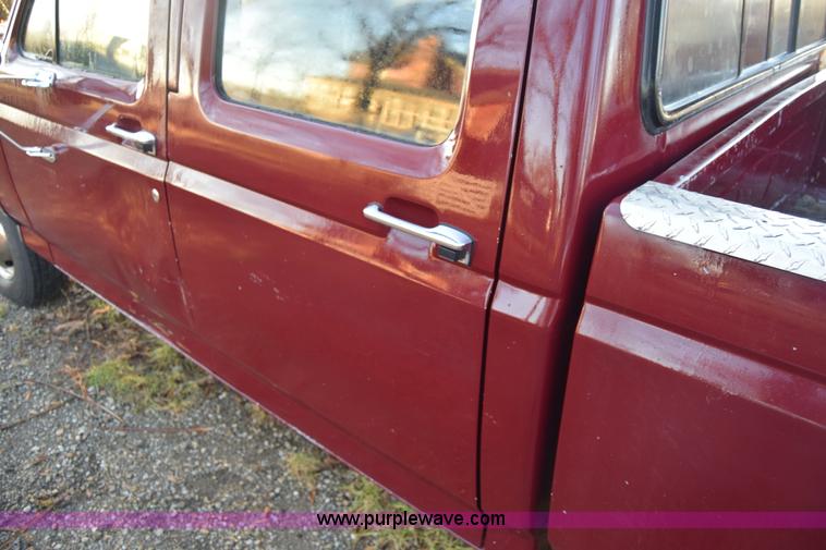 image for item L1018 1989 Ford F350 Crew Cab pickup truck