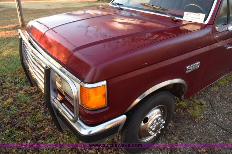 image for item L1018 1989 Ford F350 Crew Cab pickup truck