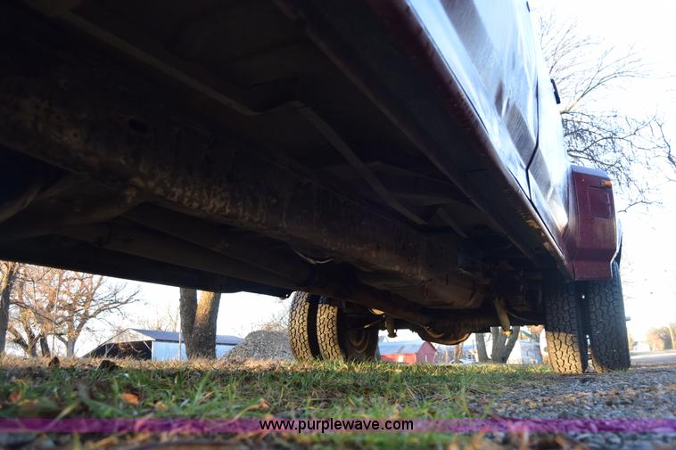 image for item L1018 1989 Ford F350 Crew Cab pickup truck