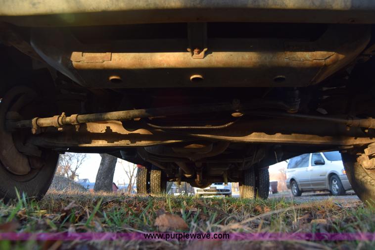 image for item L1018 1989 Ford F350 Crew Cab pickup truck