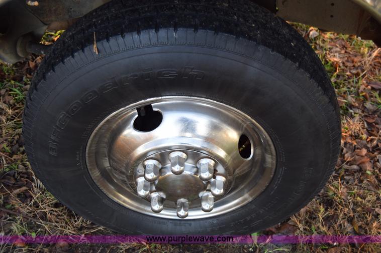 image for item L1018 1989 Ford F350 Crew Cab pickup truck