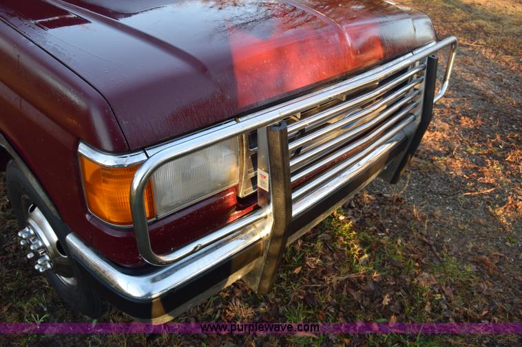 image for item L1018 1989 Ford F350 Crew Cab pickup truck