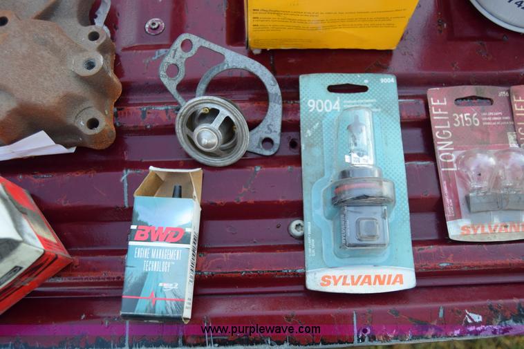 image for item L1018 1989 Ford F350 Crew Cab pickup truck