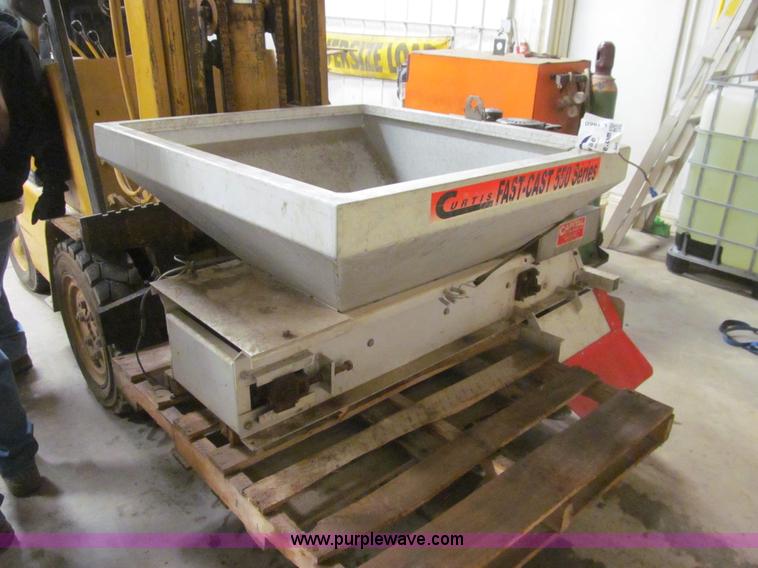 image for item L1860 Curtis Fast-Cast 550 Series spreader